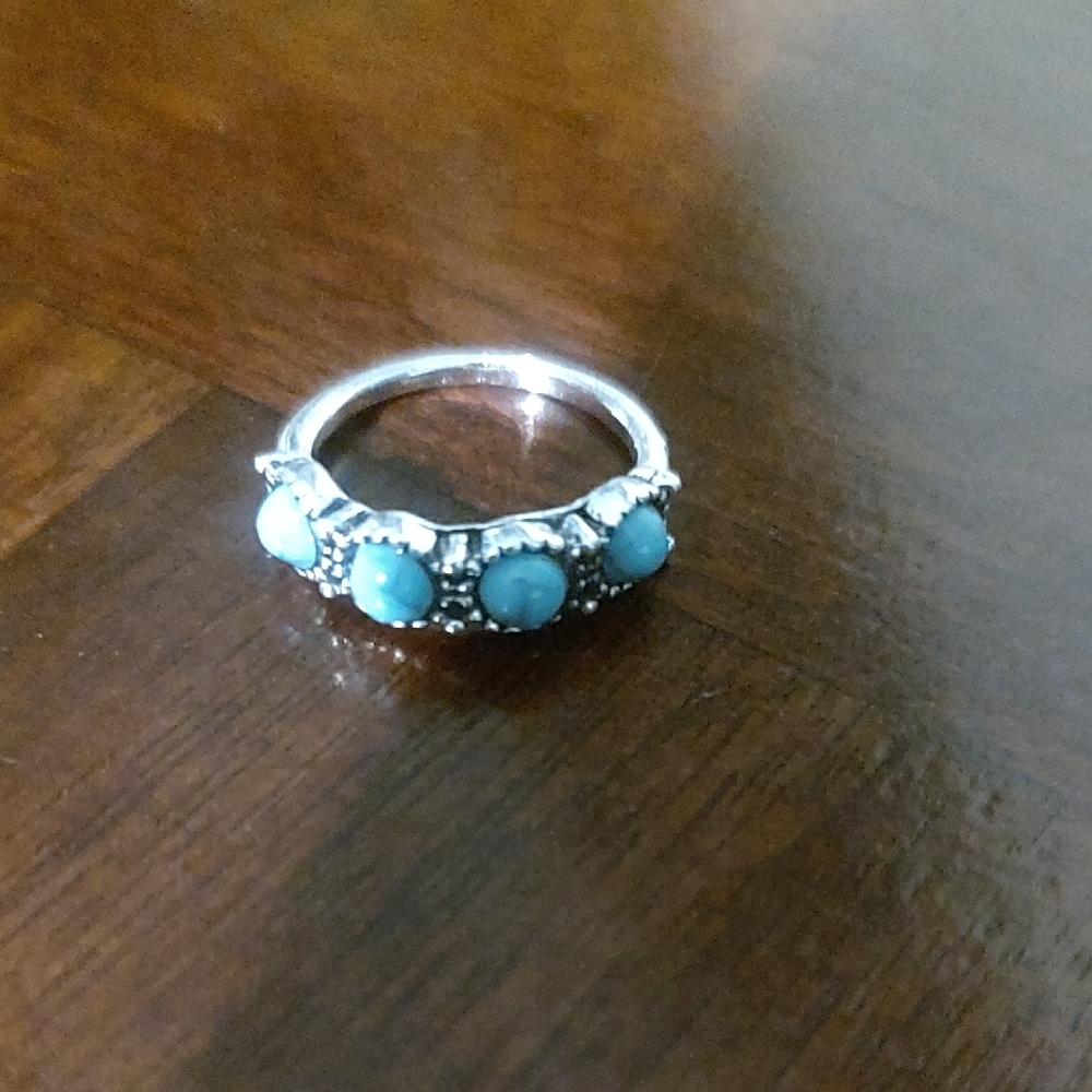 Elegant Silver and Turquoise Ring